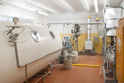 УСТАНОВКА ОЧИСТКИ, ОБЕЗЖИРИВАНИЯ И ИСПЫТАНИЙ НА ПРОЧНОСТЬ И ГЕРМЕТИЧНОСТЬ РАСТВОРИТЕЛЯМИ